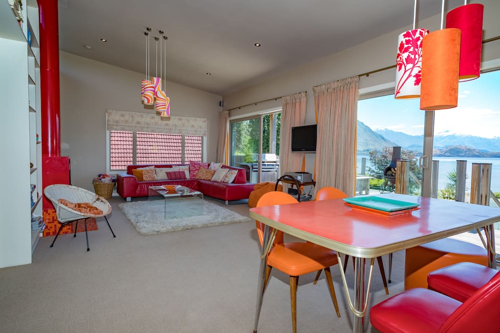 Dining and lounge