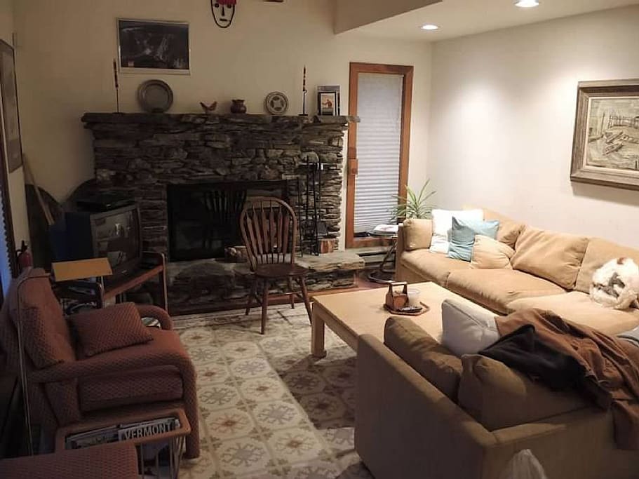 Livingroom with Fireplace