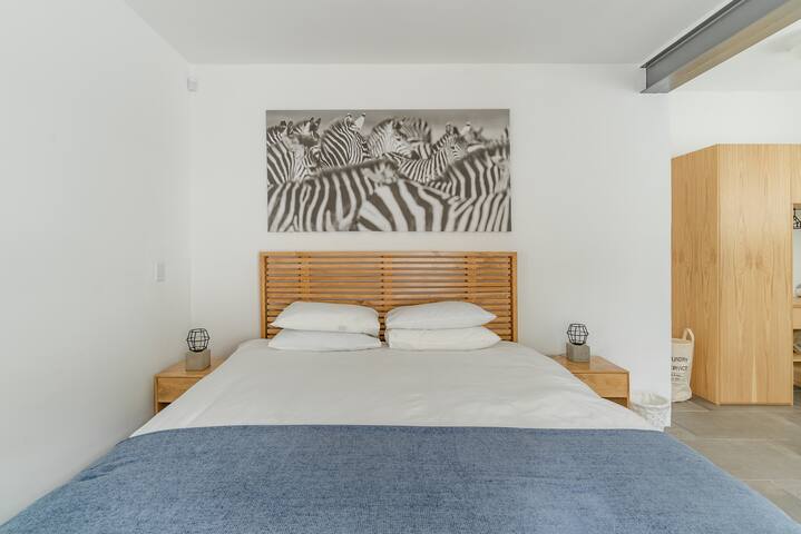 Adams Place – Walk to Blouberg Beachfront from a Stylish Hideaway gallery image 5
