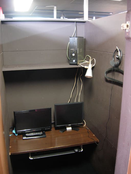 The height of the wall is 6.5 ft. There is space between the ceiling and the wall.