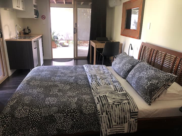 Pillow's & Paws Pet Friendly Studio - Noosa