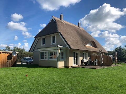 Noble living under thatch in the "sheepfold"