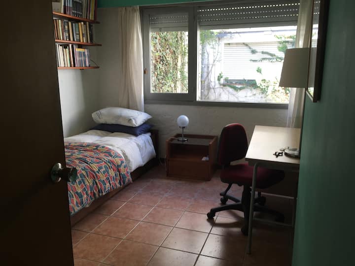 ห้องนอนผู้เข้าพัก เตียงริมทะเลสำหรับ 2 ที่นั่ง
