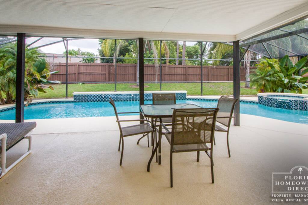 Welcome to this beautiful 4 bedroom villa in Greater Groves with a spa and large backyard.