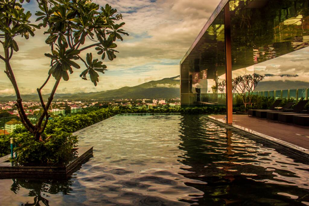 Swimming pool on the roof