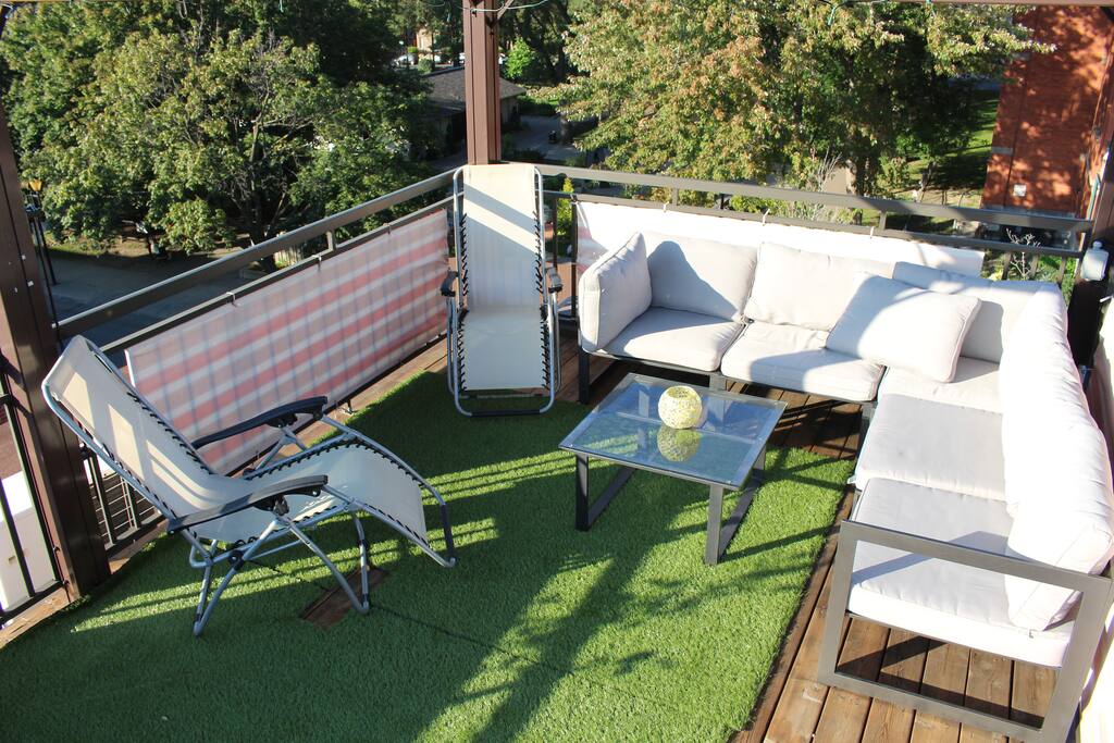 Top deck furnishings.