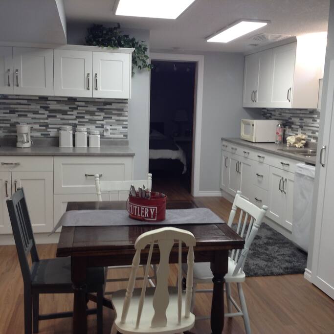 Fresh baked goods, cereal, fruit, coffee and tea. DInner meals provided for an additional charge at your request.