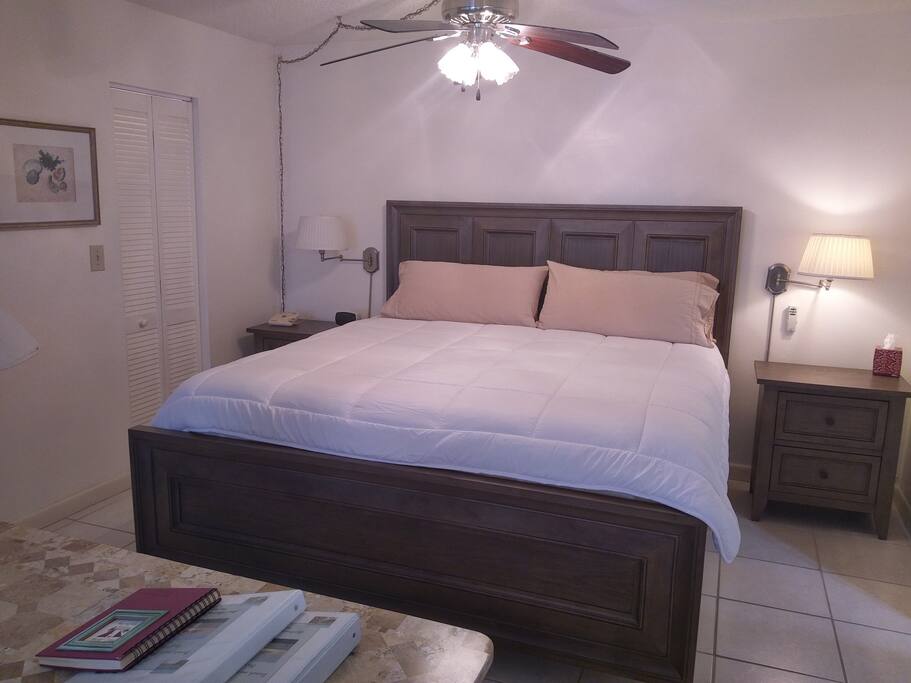 Sleeping on the new King Size Bed will get you well rested for your long walk on the beach or your tennis game on the free Har-Tru tennis courts.