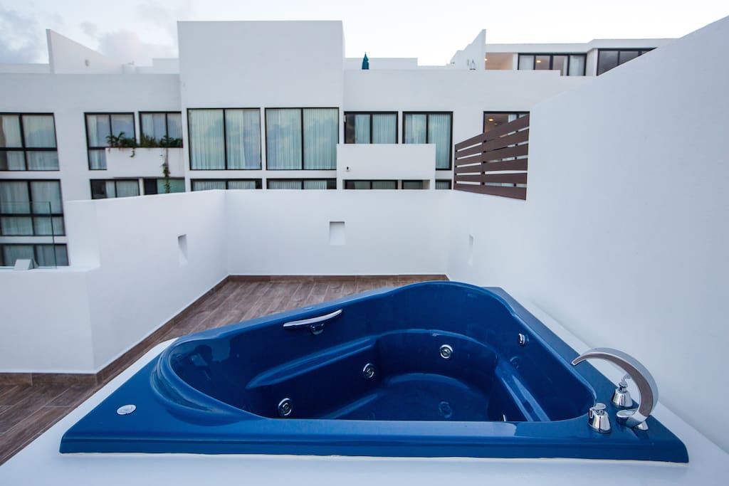Private rooftop with Jacuzzi