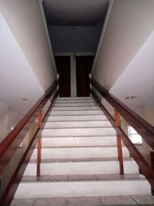 Escada de acesso, 1 andar.