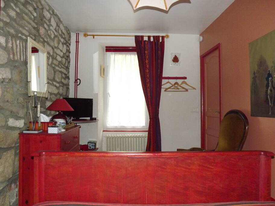 Chambre (vue du lit)
