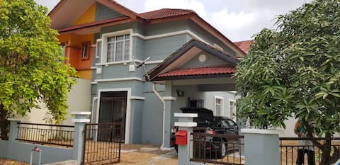 Puncak Alam Homestay