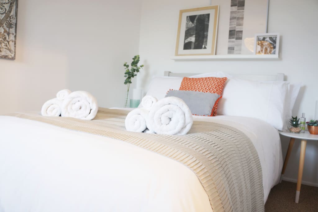 Calm & Tasteful Bedroom