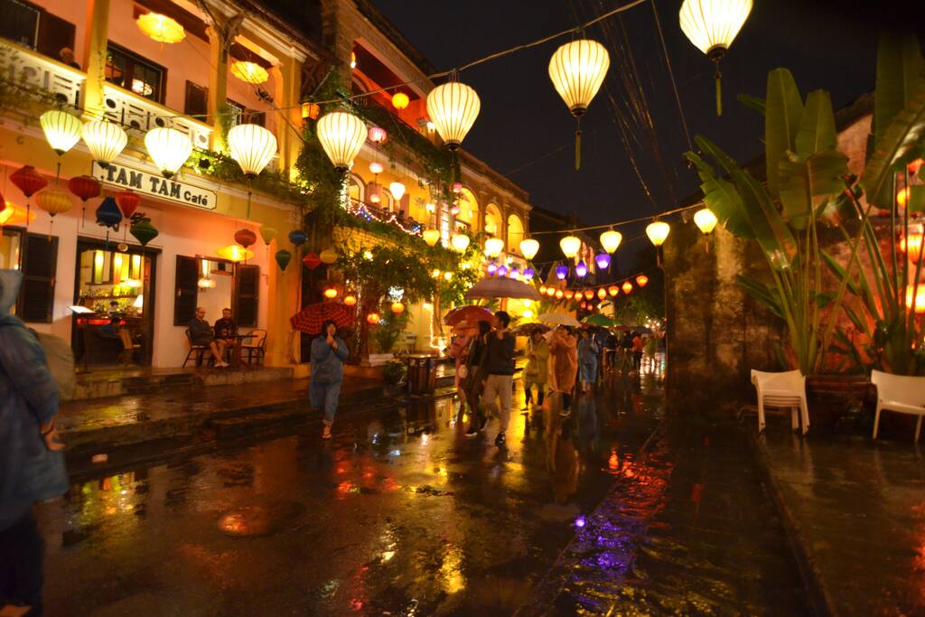 Phố Cổ trong mưa