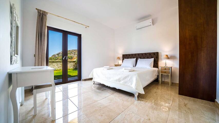 Grand Olympia, Pool, Luxury, Spacious, Quiet, cozy gallery image 5