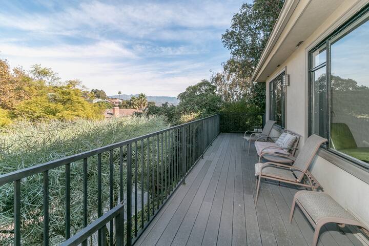 Spacious Oasis with Pool & Views gallery image 4