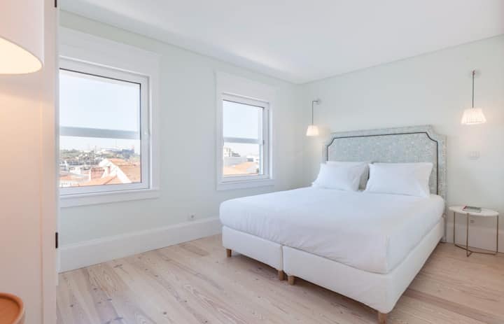 Main bedroom queen size bed