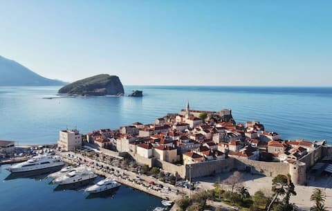 Successful Airbnb property: Apartment inside the Old city walls in Stari Grad
