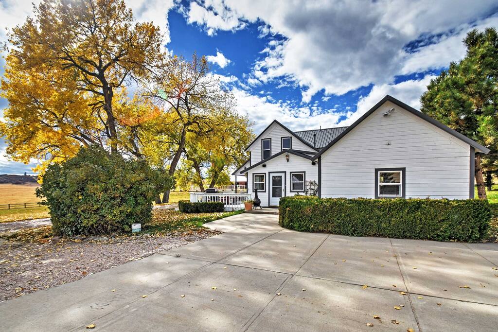 Situated in the tranquil Cherry Creek Valley, this vacation rental home promises a revitalizing retreat!
