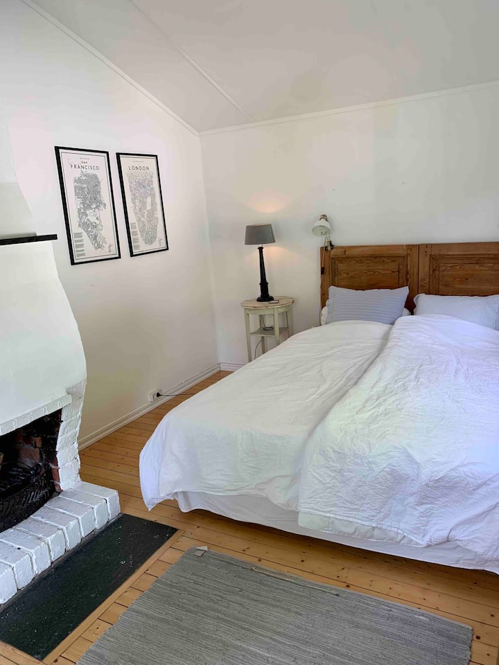 Glavna spavaća soba s izravnim pristupom terasi i vrtu