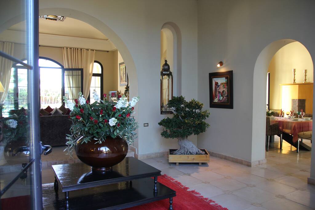 Entrée principale dans la Villa