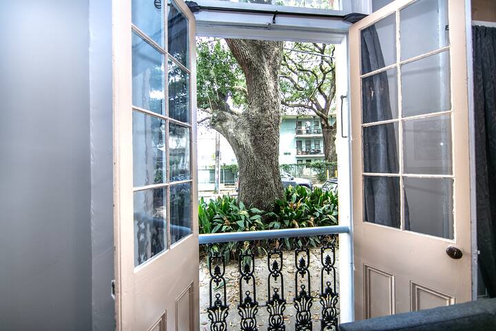 Governor’s Mansion 5 bedroom/3.5 bath w/ Pool! gallery image 4