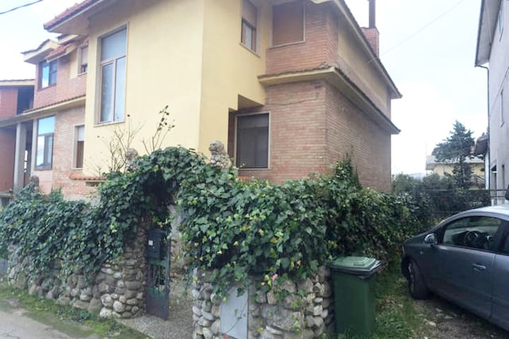 Comfortable apartment in Villa with garden