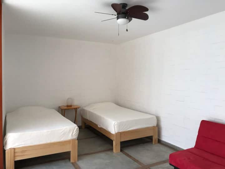 2 camas individuales en segundo piso