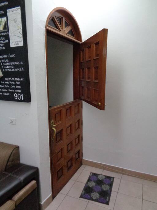 "Dutch door" to keep the kids in