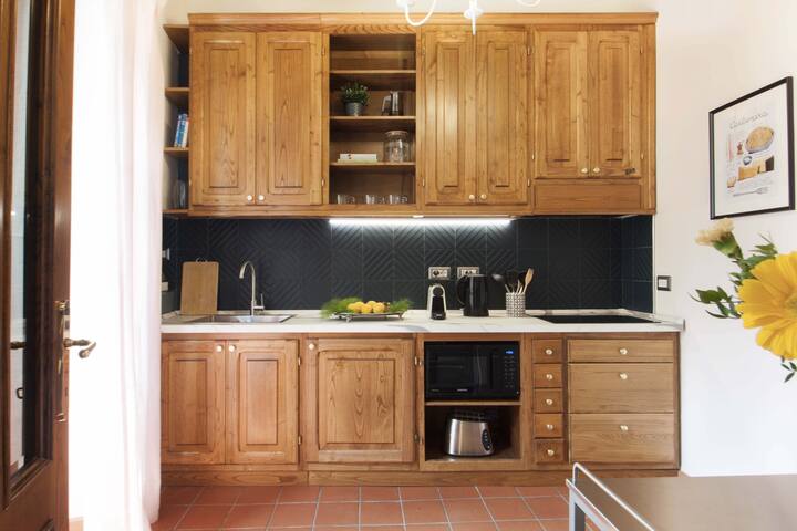 ❣ Tuscan styles w/ modern comforts NETFLIX AC WIFI gallery image 5