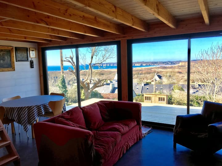 House overlooking the ocean and the Goulien beach