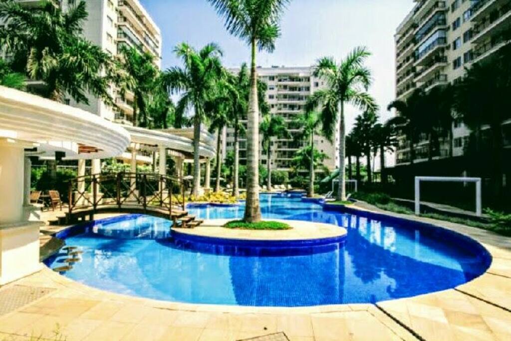 Ilha principal piscina adultos