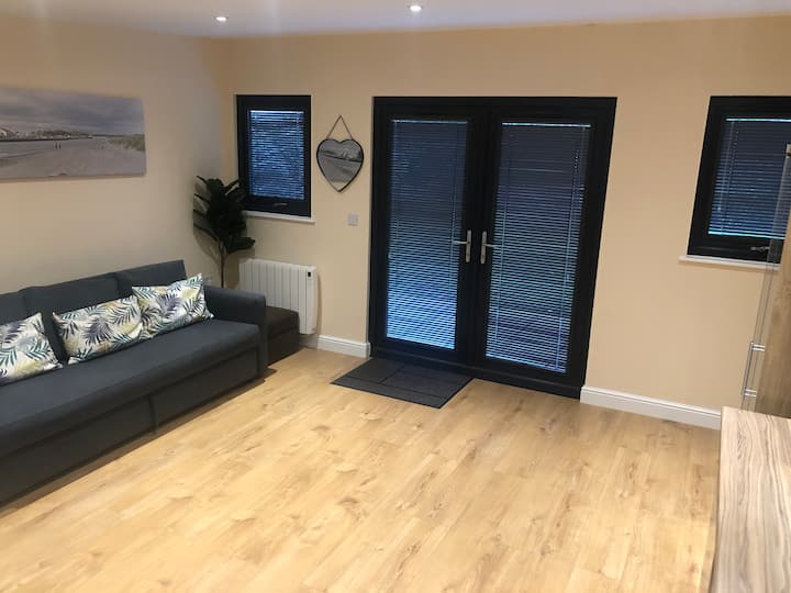 Unique Contemporary Self Contained Garden Room - Croydon