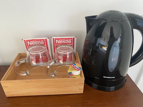 Top Airbnb: Lush And Sun Filled Peaceful Oasis in Oakland