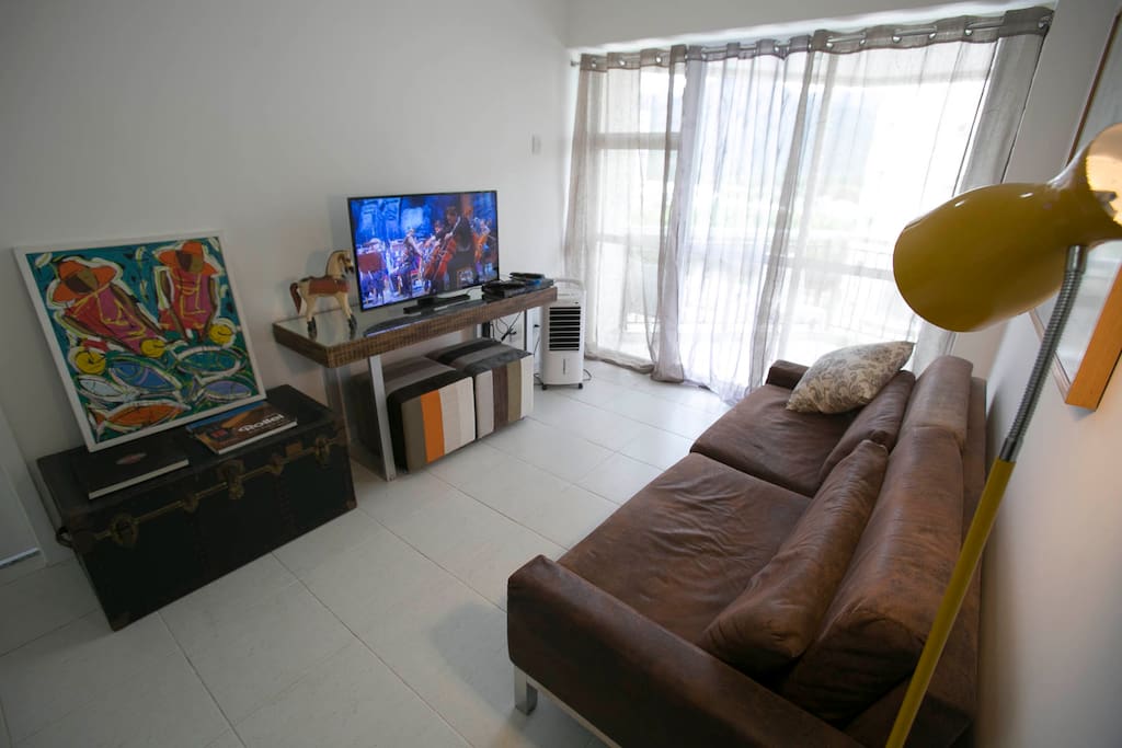Sala ampla com varanda