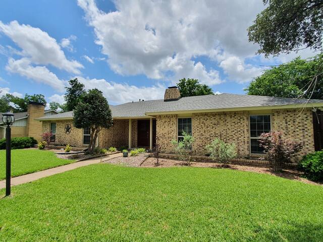 Your Spacious Private Getaway with Pool and BBQ gallery image 3