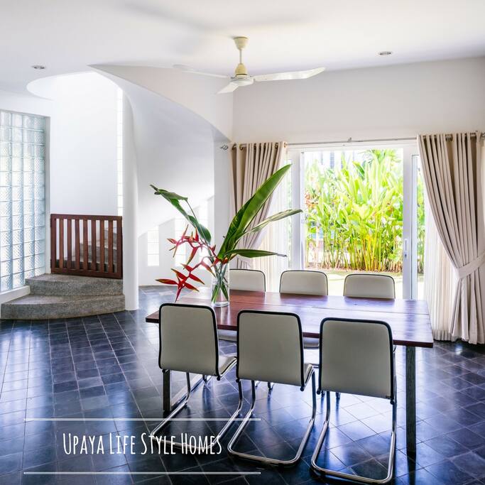 The open space dining area
