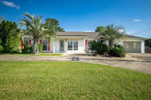 Pet-Friendly 4BR w/ Huge Fenced Yard- Near Rucker