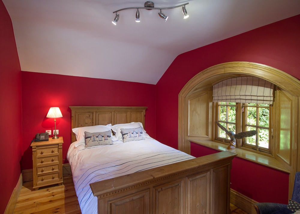 楼上的第二间卧室