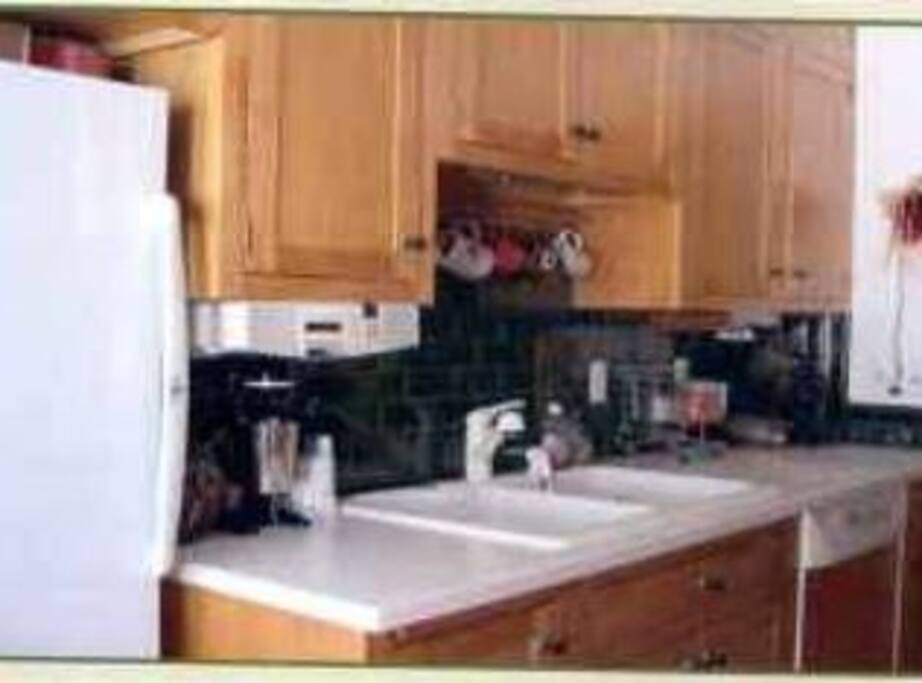 Maple cabinets, premium countertops, subway tile, double oven, gas stove and in-unit front-loading LG laundry