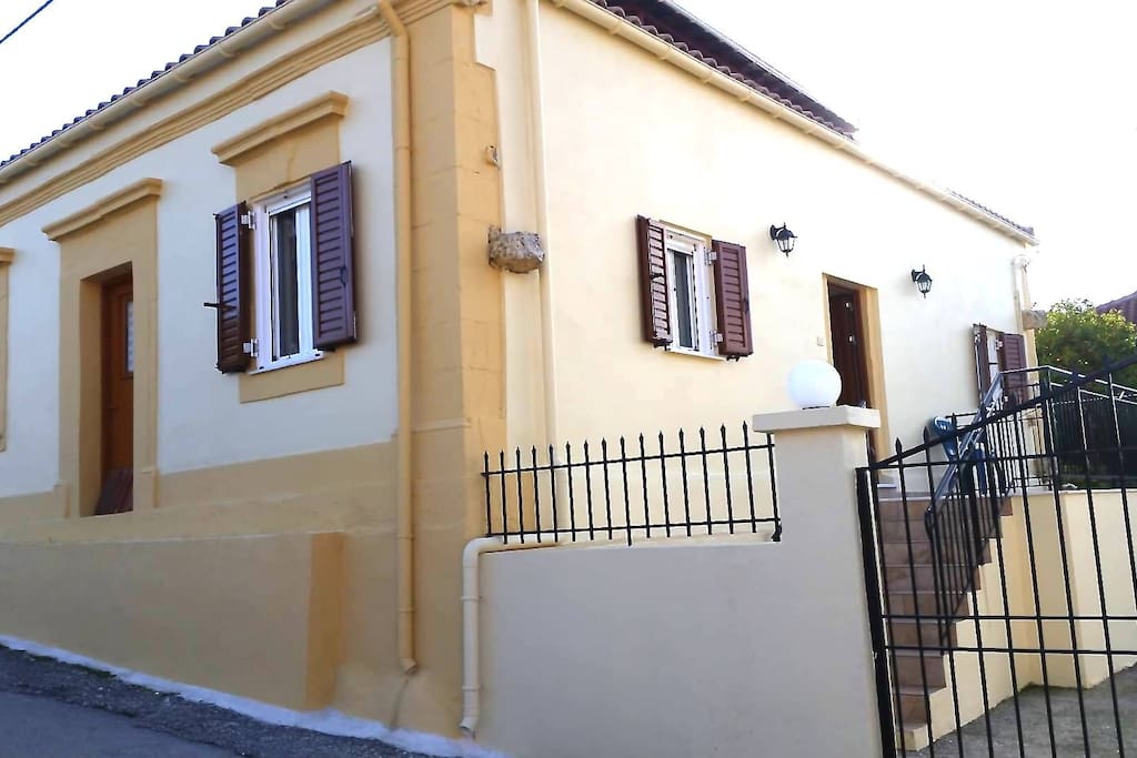 Exterior 3