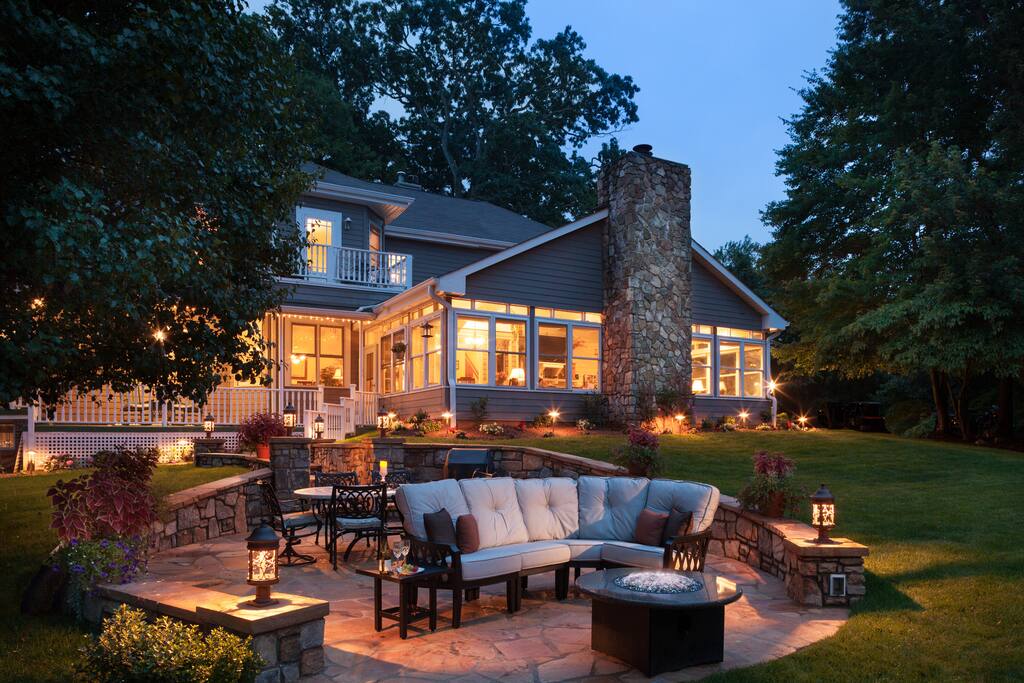 The Andon-Reid Inn patio by night