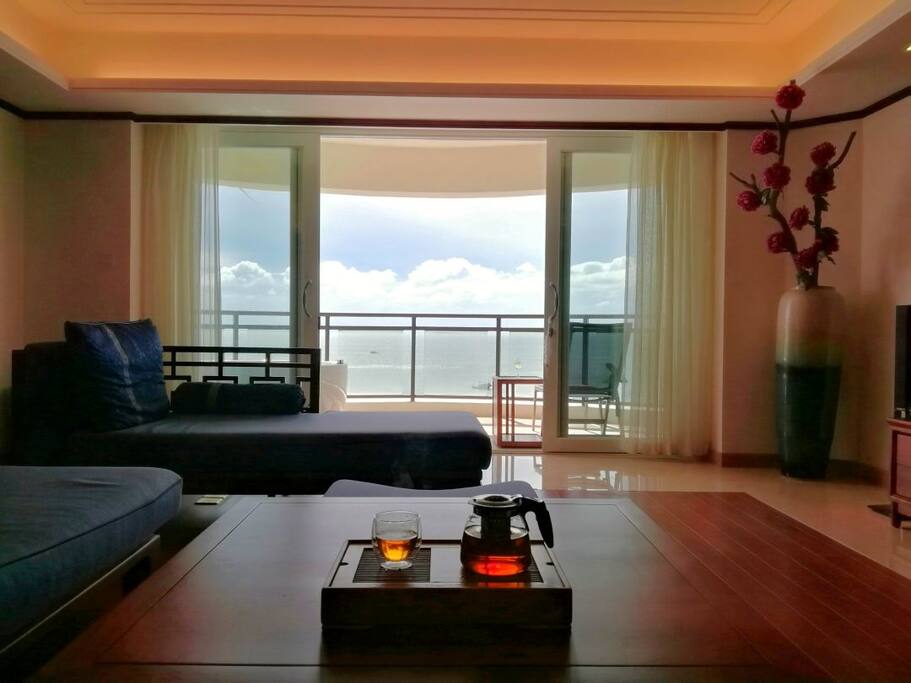客厅可饮茶看海