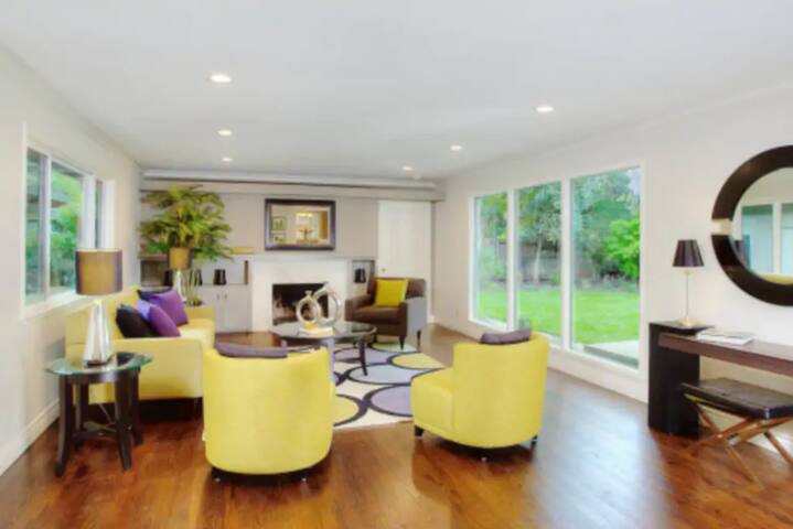 .B. PRIVATE Bedroom in PALO ALTO HOUSE