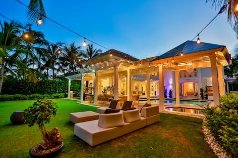 Flamingo Villa pool, chef, housekeeper + transfer