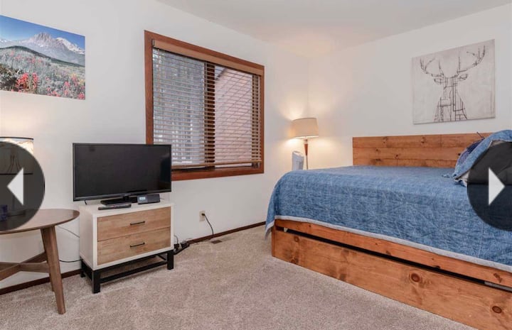 Queen bed with twin bed trundle and TV. Sleeps 3