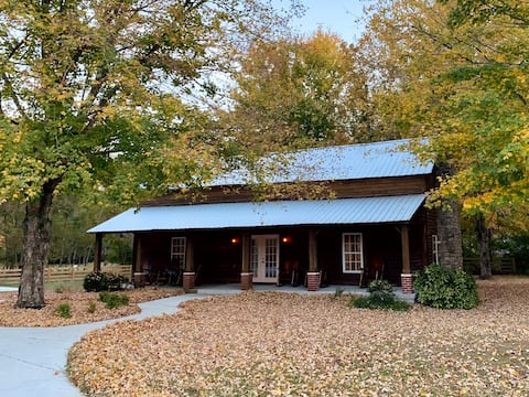 Historic Chester Cabin near Nashville and Franklin