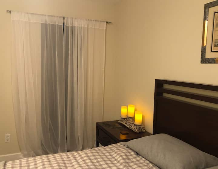 窗帘带您进入宽敞的步入式衣柜/更衣室