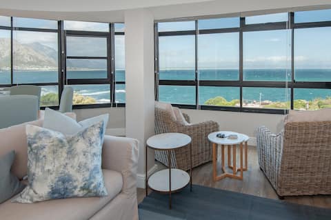 Sun,Whales and Waves seafront apartment