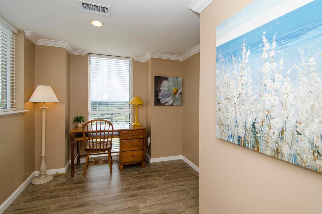 Spacious Entry Foyer with con